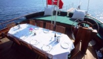 DD aft deck dinning